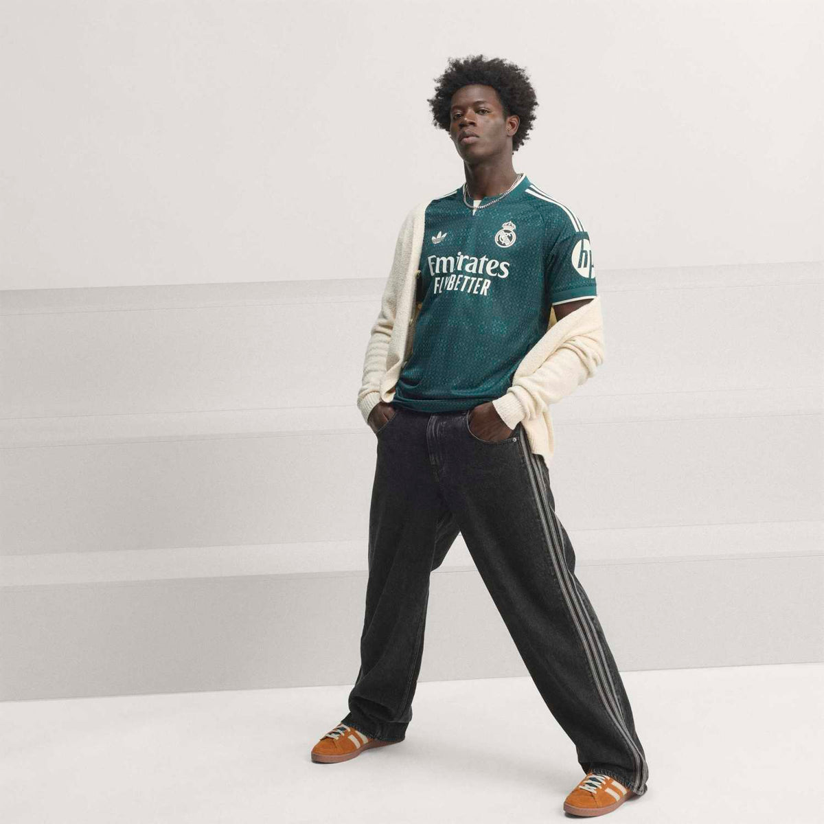 Camiseta Real Madrid segunda equipación 2026/27 - vista de modelo
